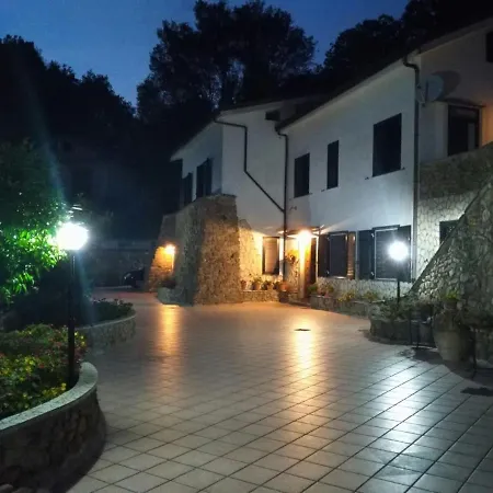 Bed and Breakfast La Vecchia Fattoria *
