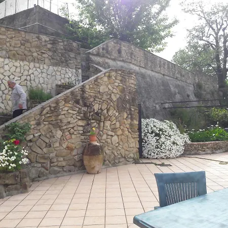 Bed and Breakfast La Vecchia Fattoria Σαλέρνο
